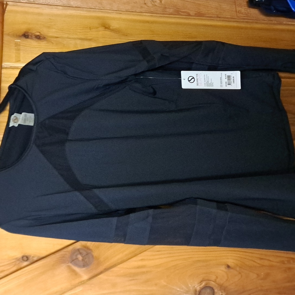 FLASH SALE: Shape Activewear L top one blk one blue black
